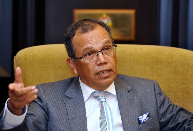 Chief Justice Tun Md Raus Sharif said he would continue to push for judicial reforms, particularly the disposing of backlogged court cases. ― Malay Mail pic